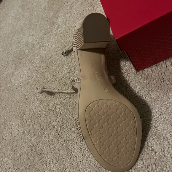 Kelly & Katie Women's Tan Strappy Heels - Picture 5 of 8